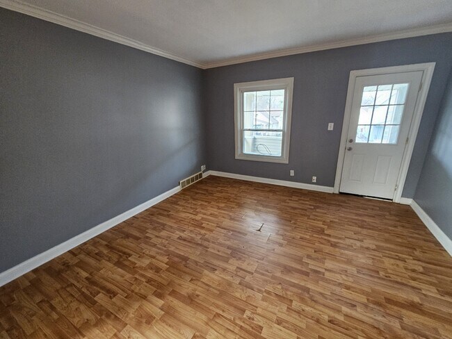 Building Photo - 10014 Sladden Ave