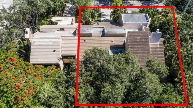 Building Photo - 790 St Albans Dr