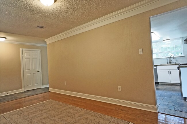 Building Photo - 1922 Westlake Way