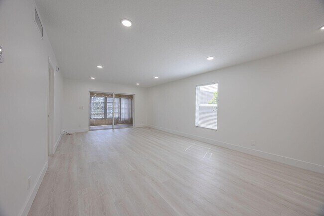 Building Photo - 2805 Casita Way