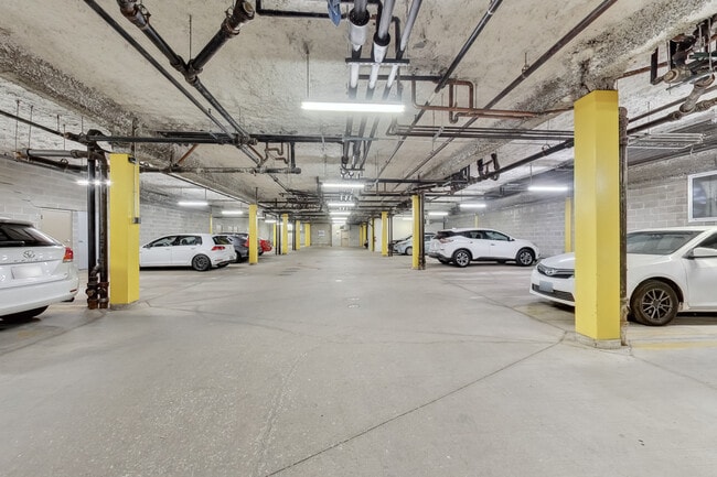 Building Photo - 1155 W Roosevelt Rd