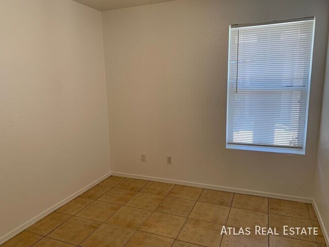 Building Photo - 128 W Inglewood St