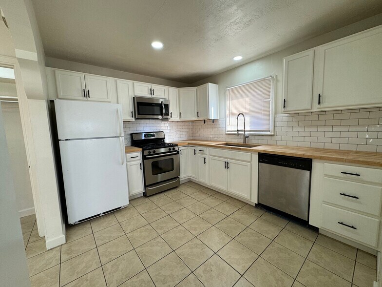 Building Photo - 2659 Brinker Ave