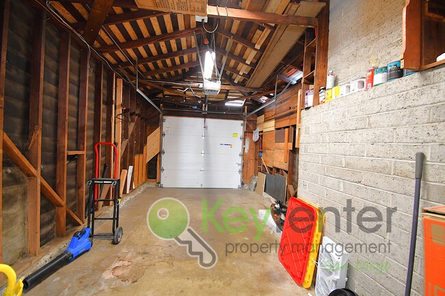 Building Photo - Single Detach Home in the heart of Bay Park | Close to SeaWorld, Mission Bay, Hwy 5 & 8 freeway