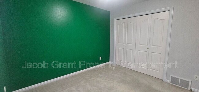 Building Photo - 3030 Devonwood Dr