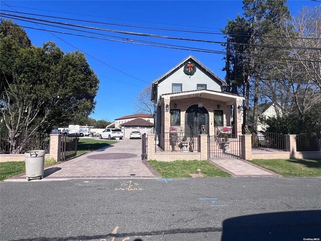 Primary Photo - 11 Maplewood Rd