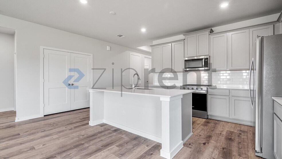 Building Photo - Unit 27327