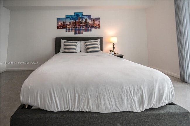 Building Photo - 1200 Brickell Bay Dr