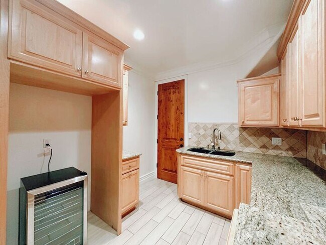 Building Photo - Palacial 6 Bed in Olde Carlsbad with Ocean...