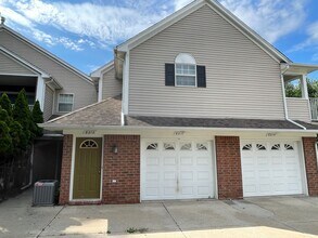 Building Photo - 8210 W Annsbury Cir