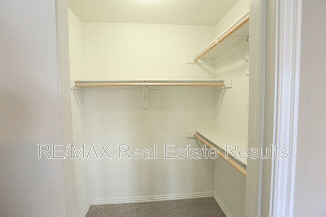 Building Photo - 626 N Tennyson Ln