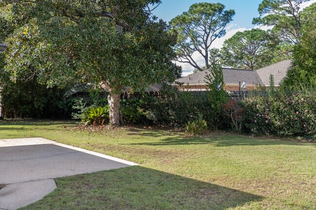 Building Photo - 2540 Hallmark Dr