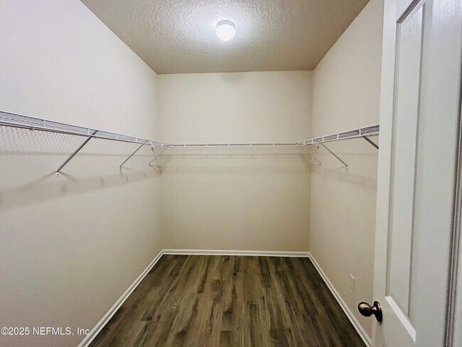 Building Photo - 1861 Amberly Dr