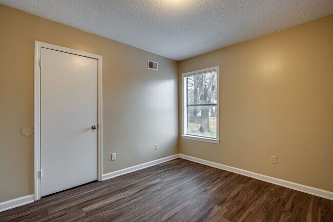 Building Photo - 5635 Crievewood Dr