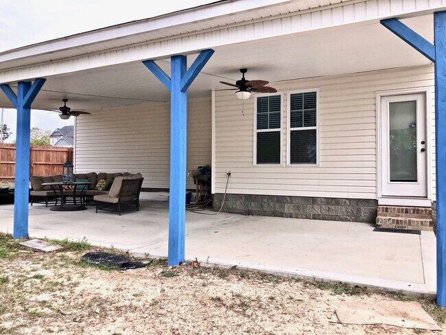 Building Photo - 4 Bedroom, 2.5 Bath in Trotters Bluff in Harnett County Close to Bragg!