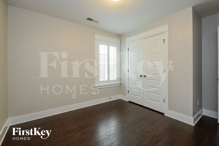 Building Photo - 1441 Valley Trace
