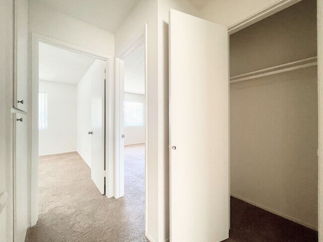 Building Photo - Upper level in Fire Mountain!