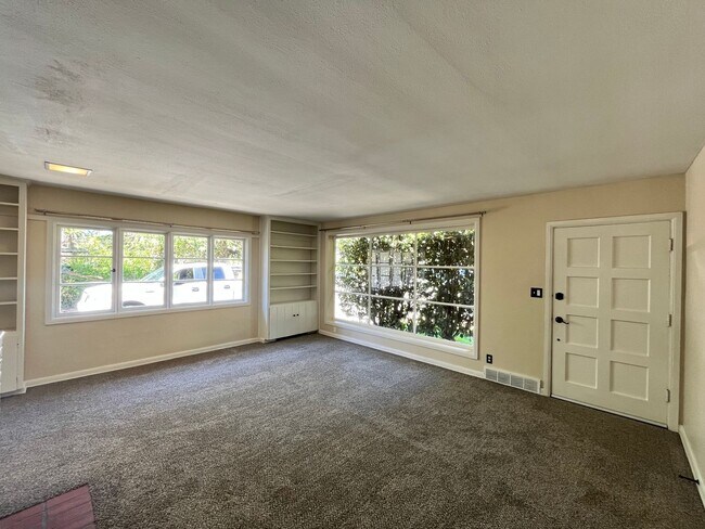 Building Photo - Charming 3-Bedroom Home with Bonus Room in Prime Beaverton Location Cedar Hills Neighborhood!!!