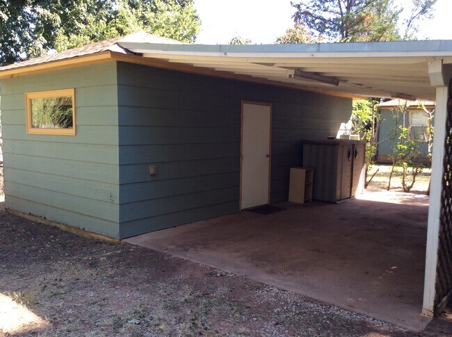 Building Photo - 111 E 12th St