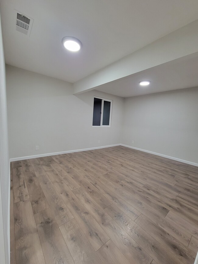 Building Photo - 1511 Paradise Ln