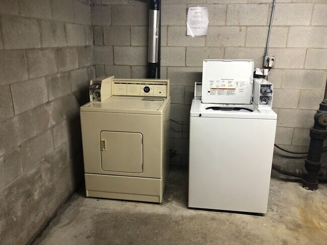 Building Photo - Spacious 1 bedroom plus den.