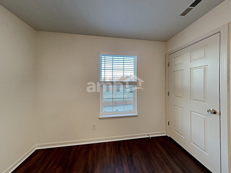 Building Photo - 8983 Marisa Dr