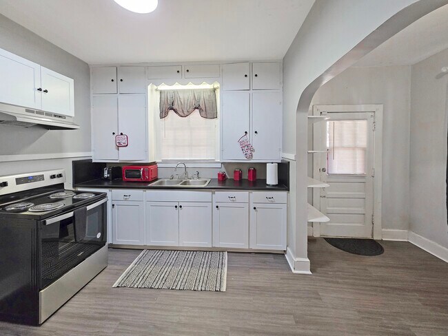 Building Photo - California Getaway