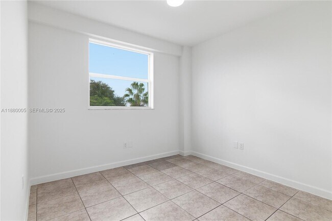 Building Photo - 529 NE 62nd St