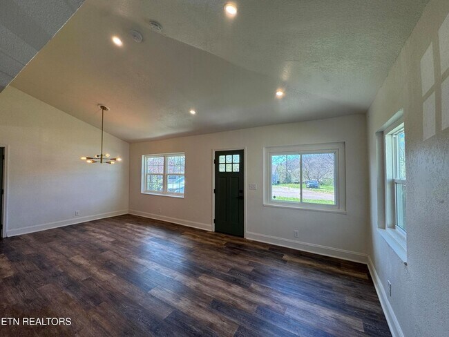 Building Photo - 1712 Vada Cir