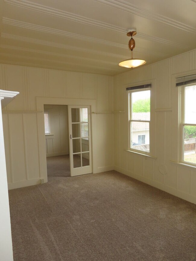 Building Photo - Wonderful unit in desireable location in M...