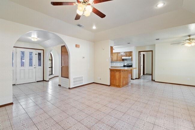 Building Photo - 104 Virgie St