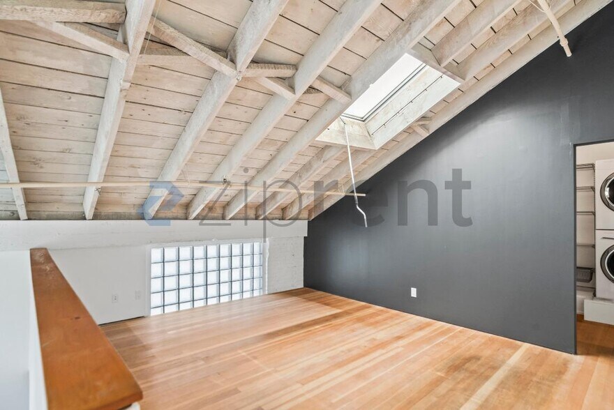 Building Photo - Unit 123