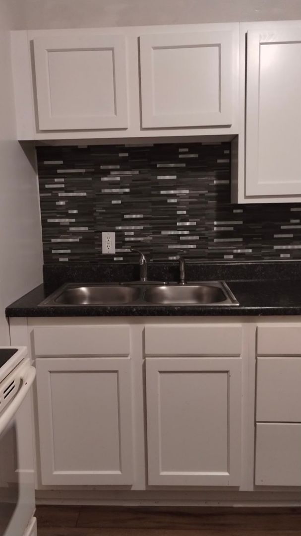 Building Photo - 820 7th St