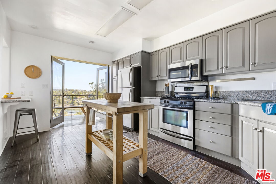 Building Photo - 1850 San Jacinto St