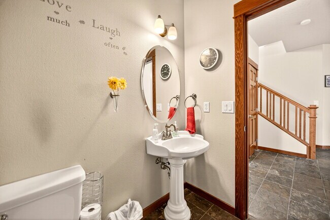 Building Photo - 1719 Lithia Way