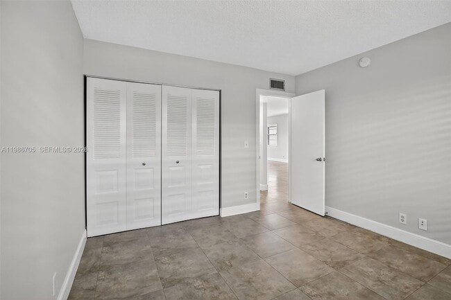 Building Photo - 3050 NE 16th Ave