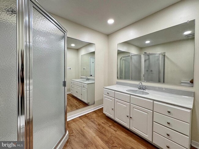 Building Photo - 401 Butternut Ct