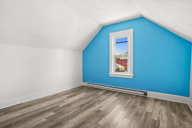 Building Photo - 7 George St