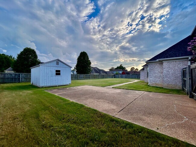 Building Photo - Discover this 4 bedroom 2 bath home for re...