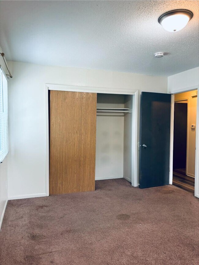 Building Photo - 935 Herold Ave