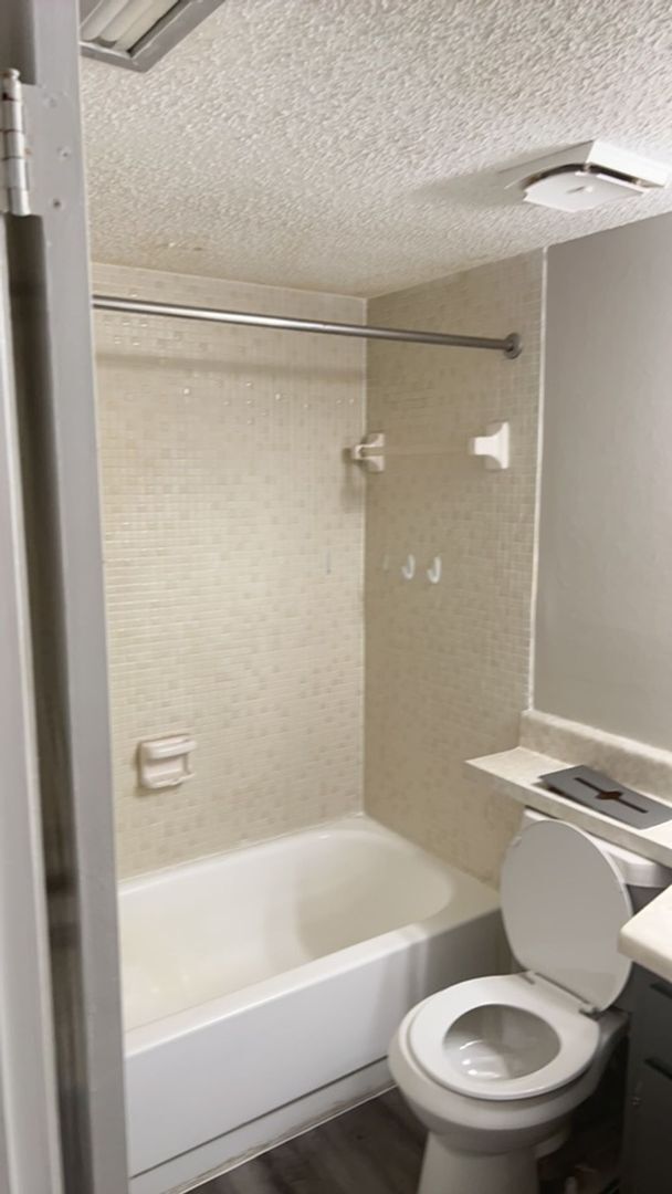Building Photo - 2 Bedroom, 2 bathroom condo For Rent in To...