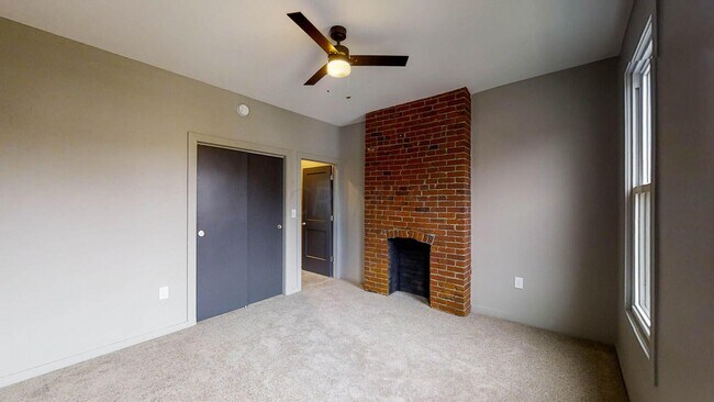 Building Photo - 1242 E Mound St