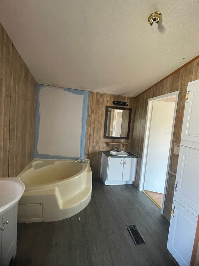 Building Photo - 3 BR 2 Bath 1,280 sq ft singlewide mobile ...