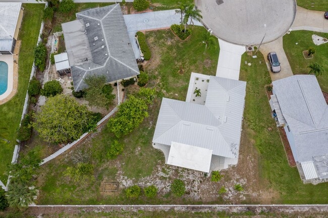 Building Photo - Perfect West Bradenton Location - 2 bedroom / 2 bathroom Home
