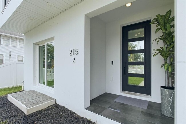 Building Photo - 215 W Columbus Dr