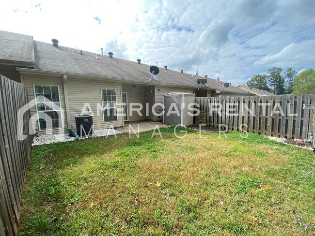 Building Photo - 2807 Southwood Ln