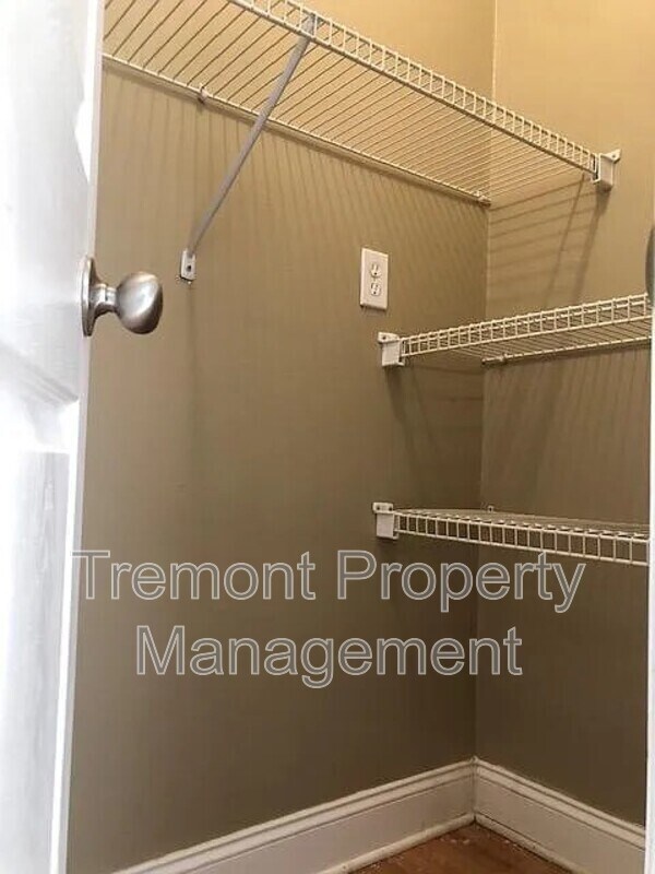 Building Photo - 108 Lawn St