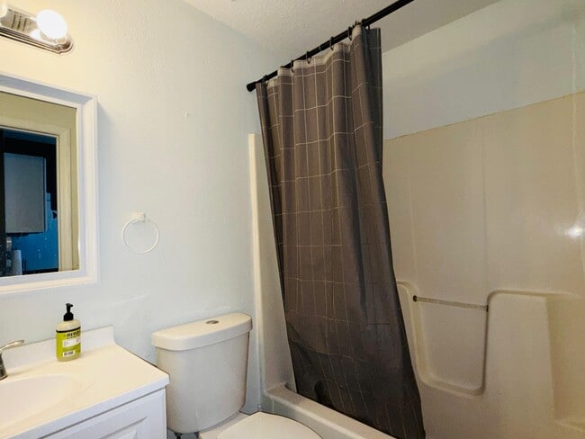 Building Photo - 6912 Long Needle Ct