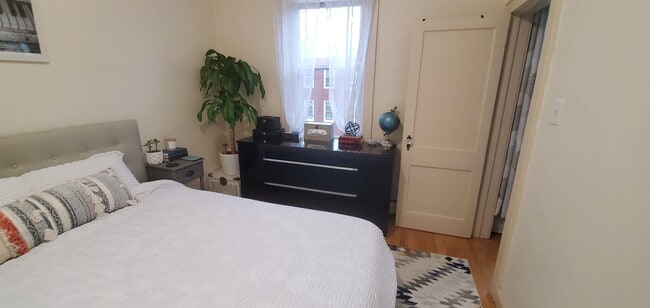 Building Photo - 124 Jackson St