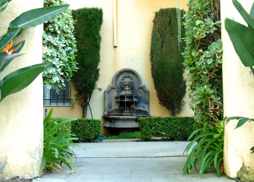Courtyard - 6030 Whitworth Dr